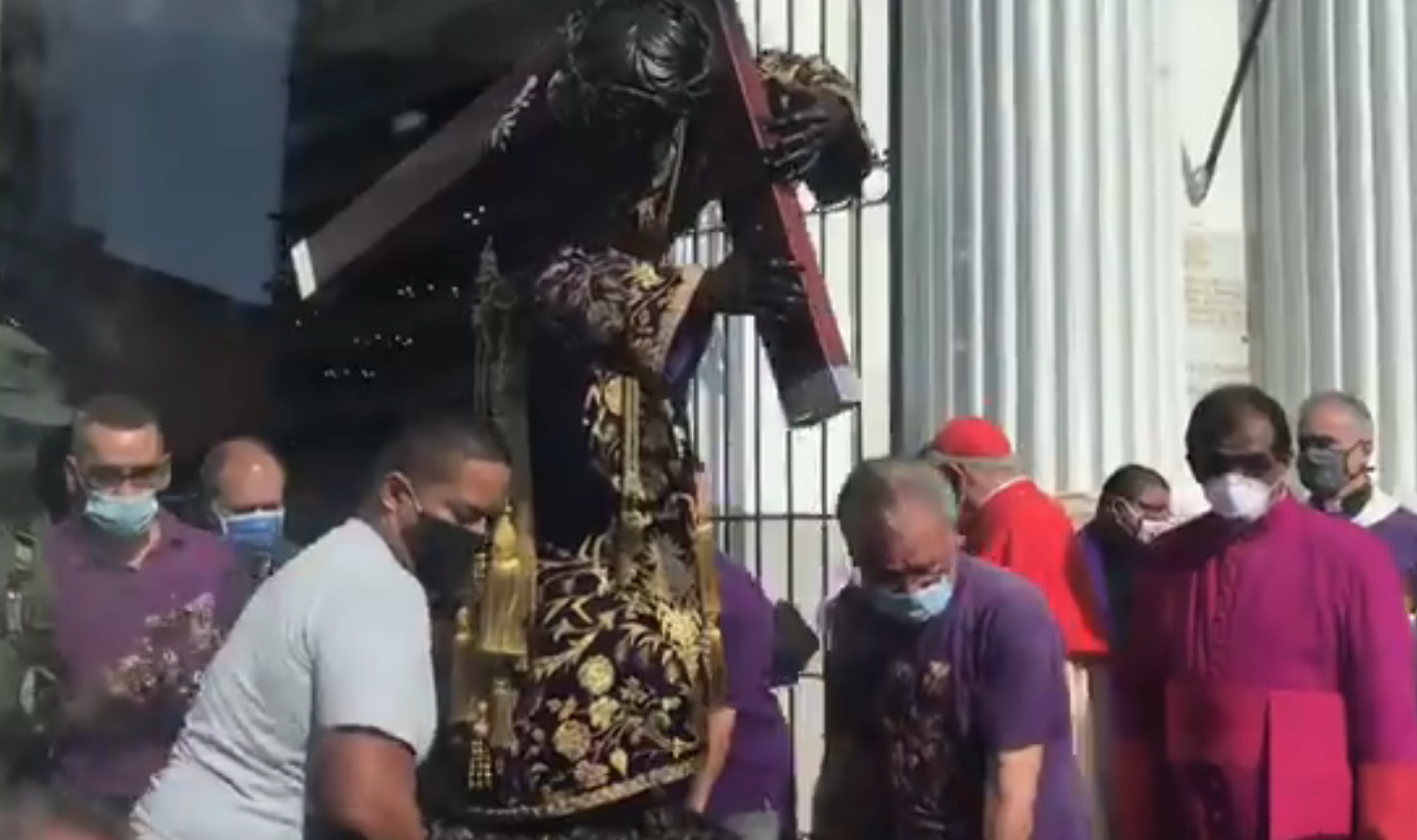 VIDEO: Así fue como el Nazareno de San Pablo partió de la Basílica de Santa Teresa para recorrer Caracas #8Abr