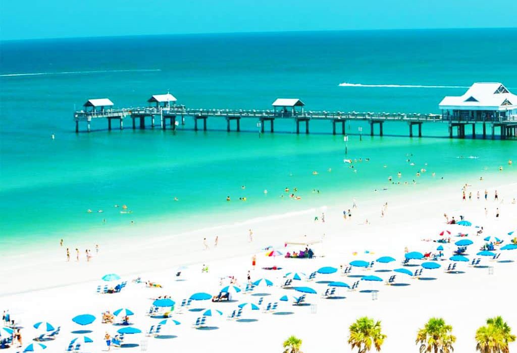 La decisión de reabrir las playas de Florida atrae la atención y el escrutinio de los medios nacionales