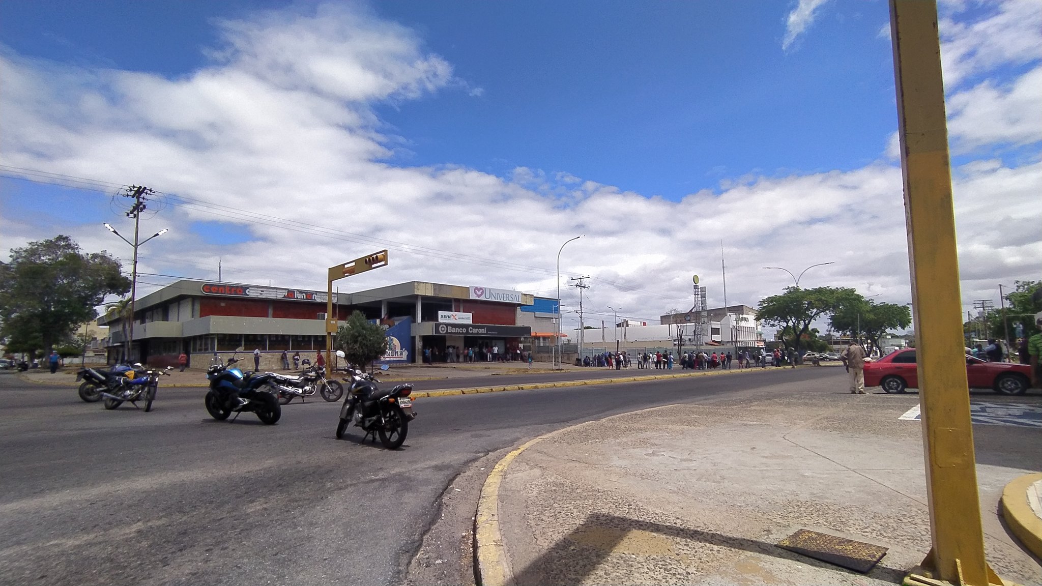 Abuelos protestan en Ciudad Bolívar porque aún no les pagan su pensión este #27Abr (Fotos)