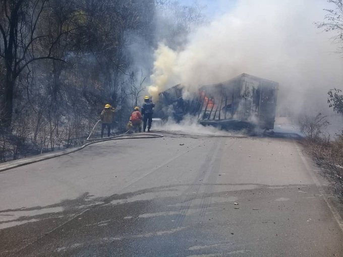 Mueren seis personas calcinadas tras violenta colisión en Cariaco