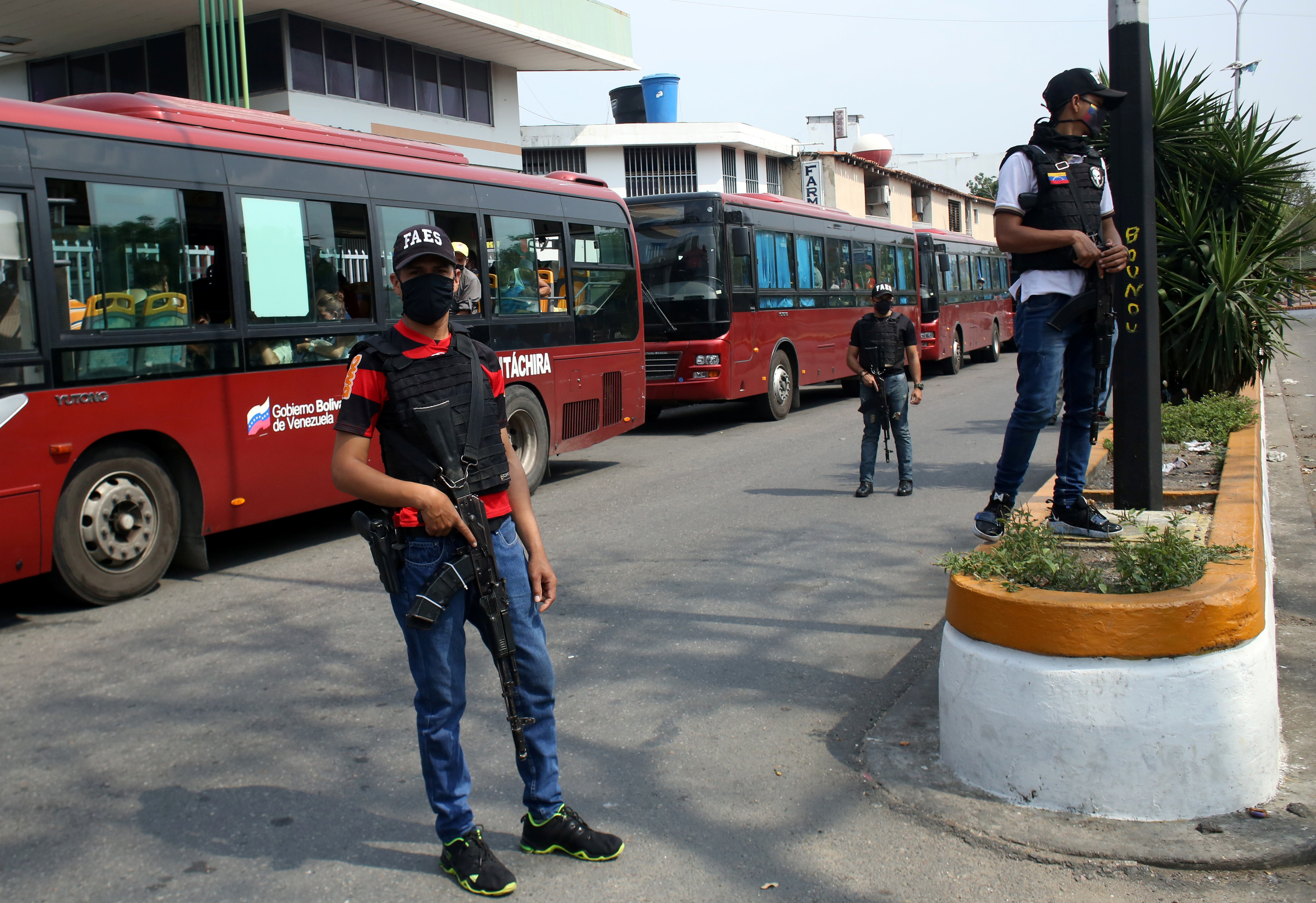 Régimen de Maduro decretó toque de queda en municipio fronterizo de Apure