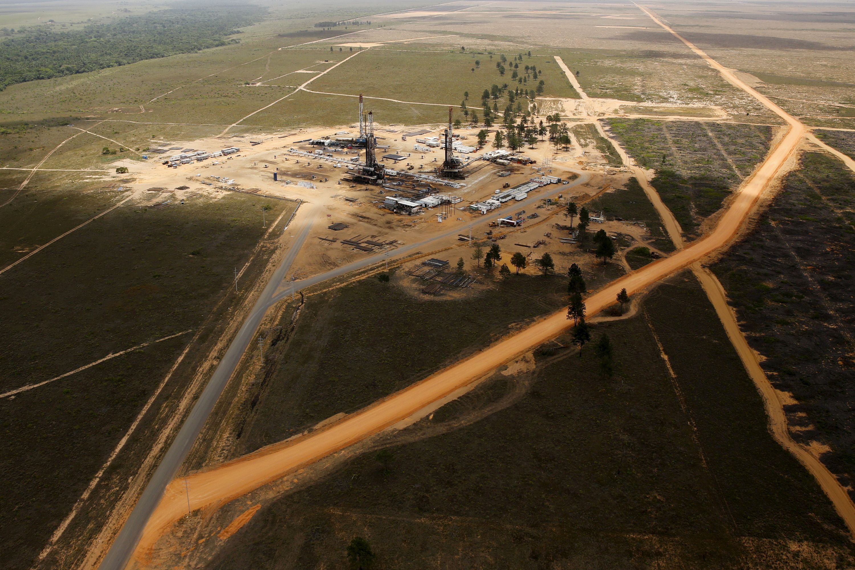 Producción de Pdvsa continúa cayendo tras el cierre de campos petroleros por incendios