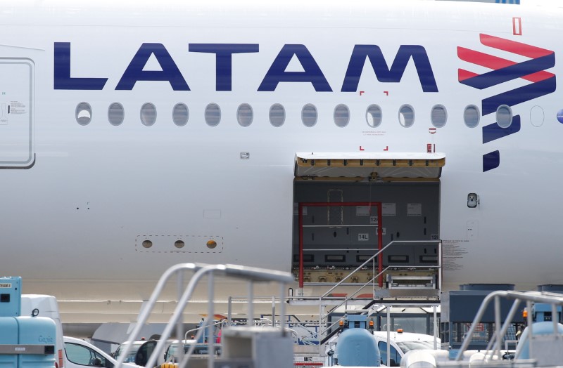 Acciones de LATAM Airlines anotan nueva caída, empresa no repartirá dividendos