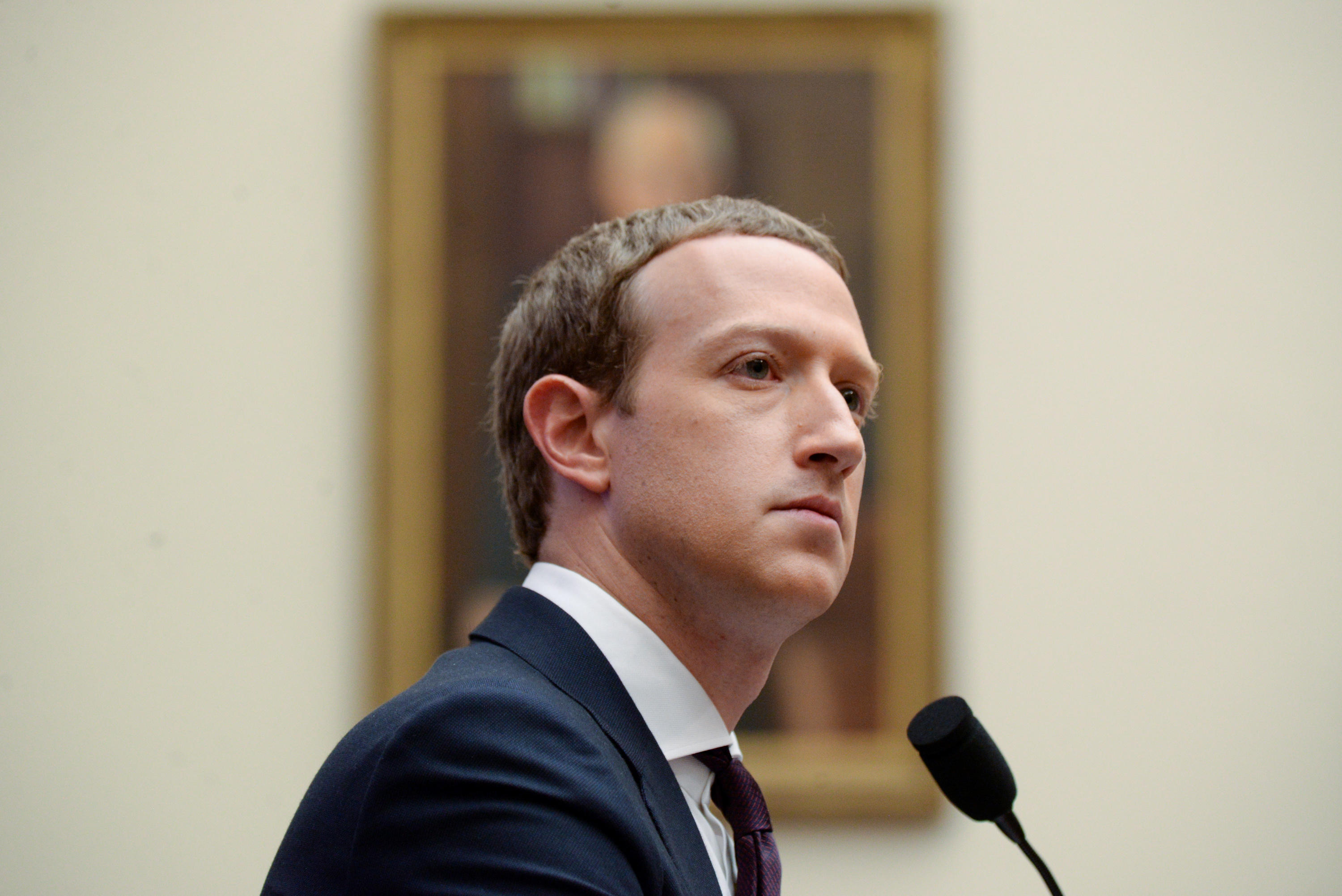 Zuckerberg perdió casi seis mil millones de dólares tras la caída de Facebook