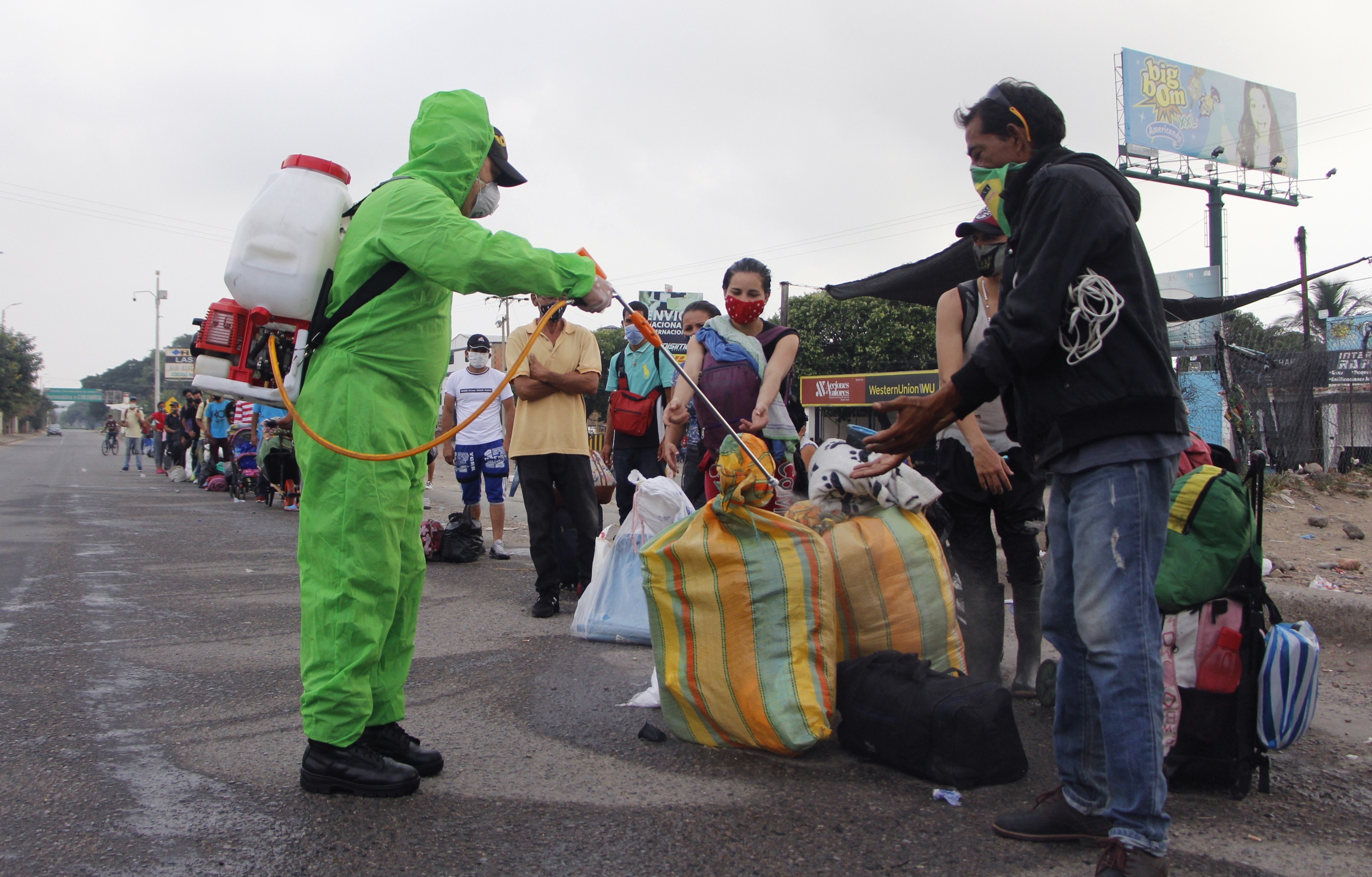 Colombia refuerza controles en frontera con Venezuela por aumento de Covid-19