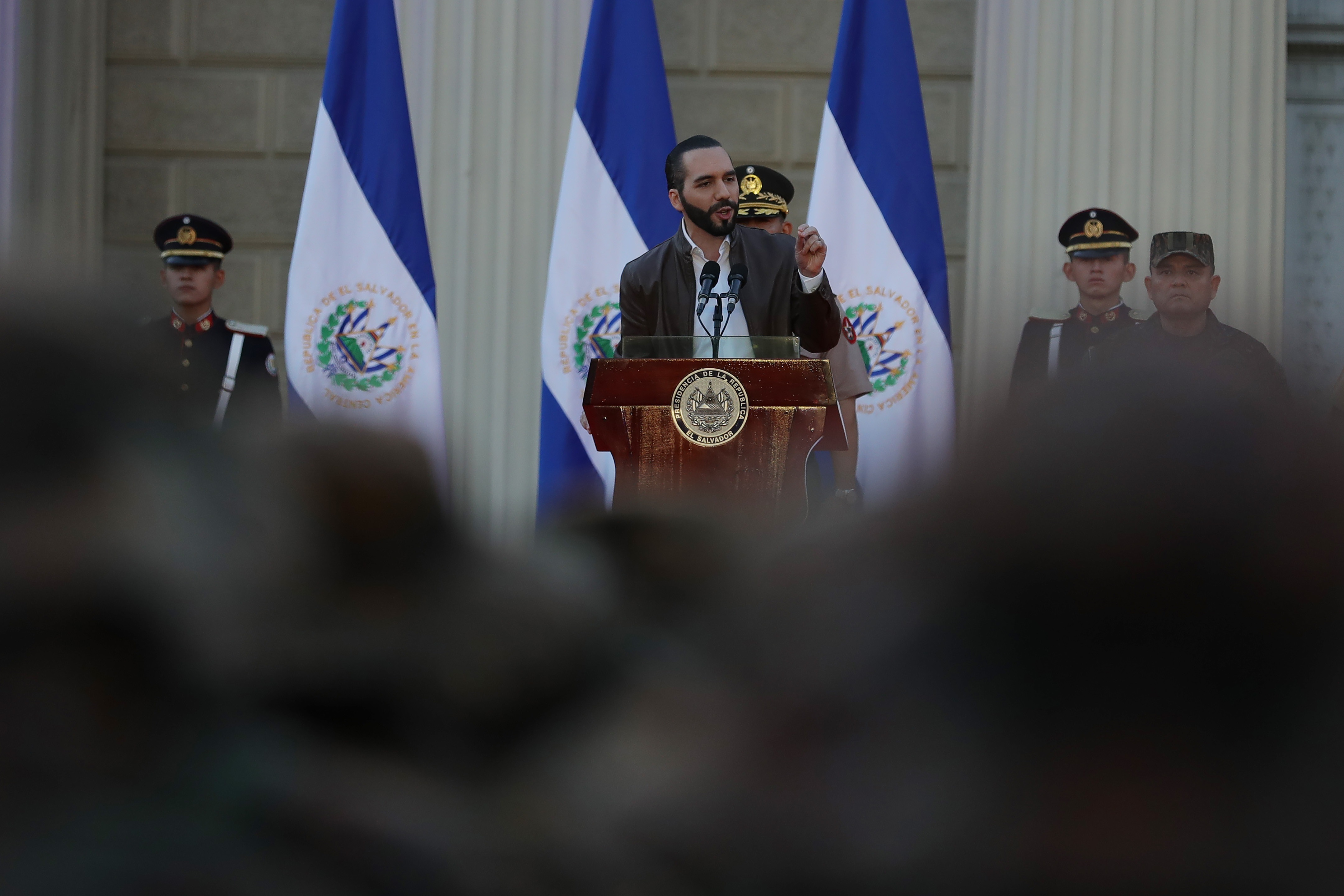 La Fiscalía salvadoreña acusa a Bukele de usurpar facultades del Congreso