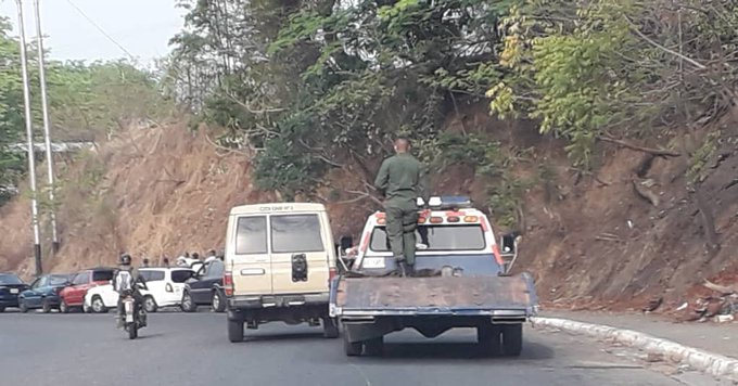 La GNB dispersa colas por gasolina en Cojedes para ellos surtir sus vehículos ( FOTO) #6May