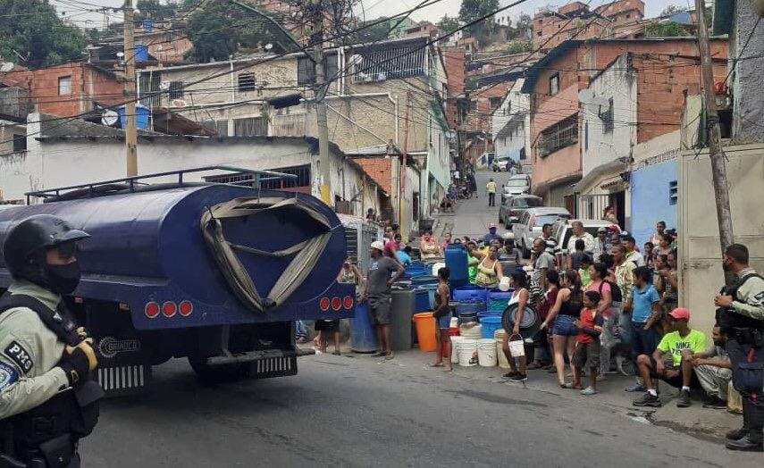 Maduro obligó a pagar incremento de 19 mil por ciento por servicio de agua que no se recibe