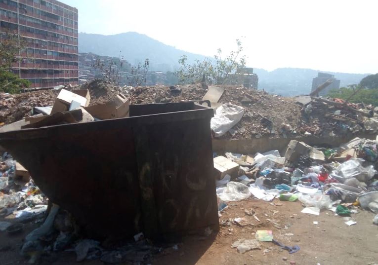 Hallaron un feto dentro de un contenedor de basura en el 23 de Enero