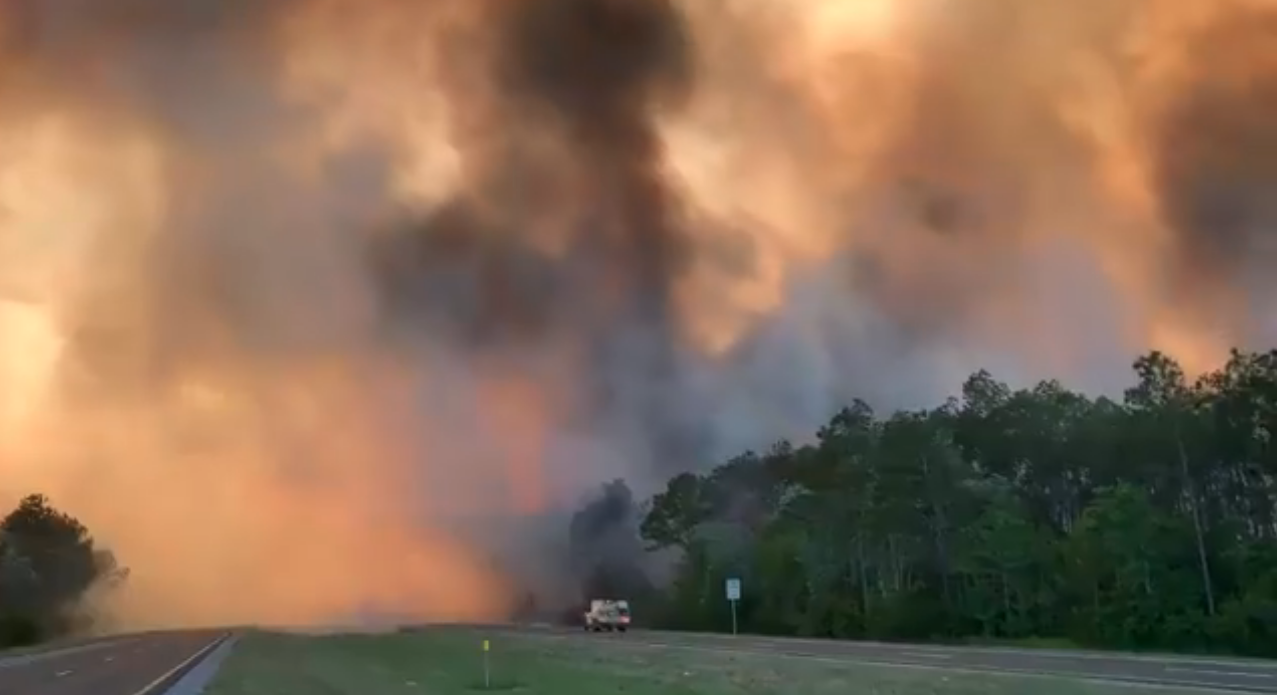 Incendios en Florida obligan evacuar a 500 personas (VIDEO)