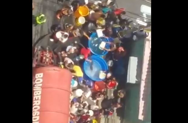 En Video: Camión de bomberos tuvo que surtir agua a vecinos de Miraflores #7May