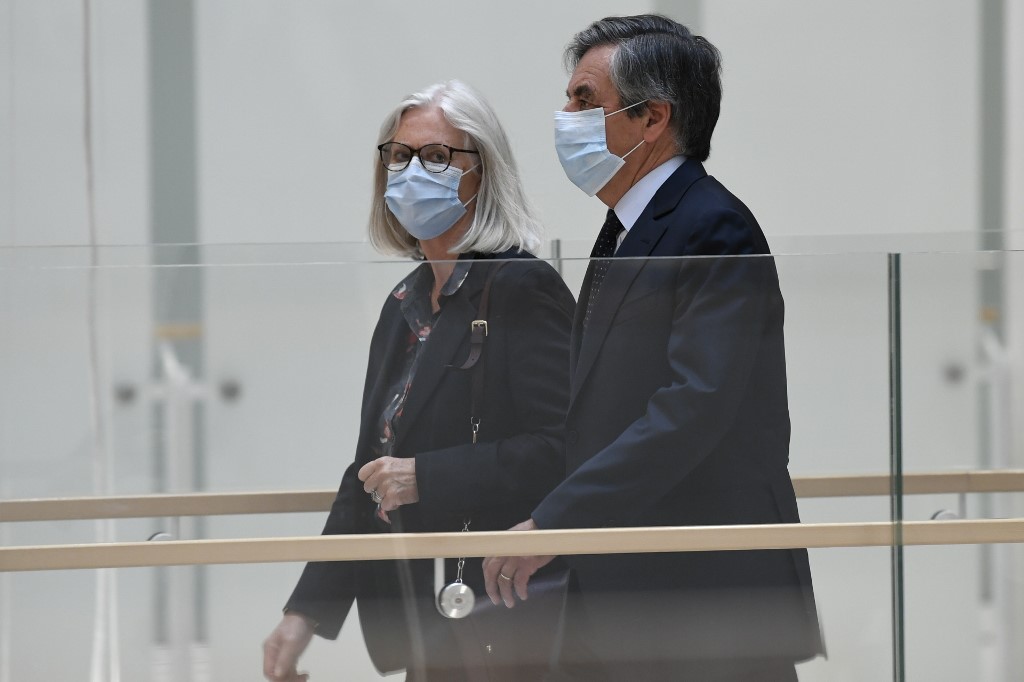 Ex primer ministro francés Fillon y su esposa declarados culpables por caso de empleos ficticios