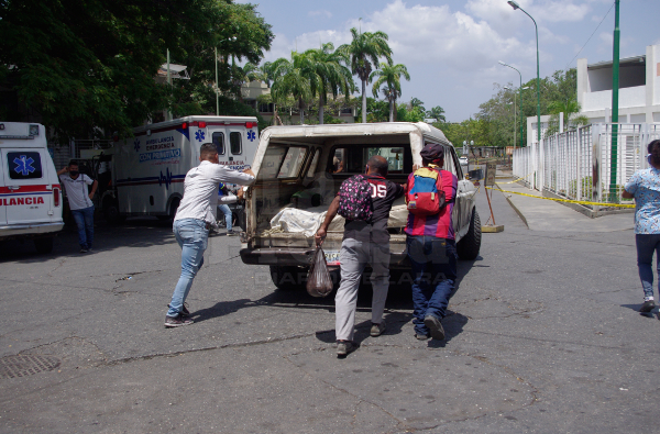 Guaros improvisan ambulancias para trasladar pacientes