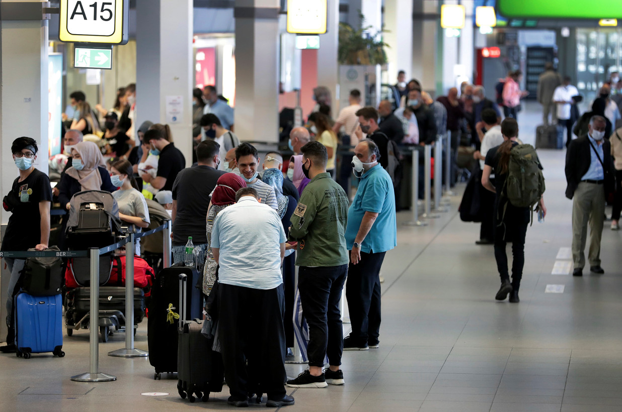 Unión Europea estudia prohibir ingreso de turistas estadounidenses por el coronavirus