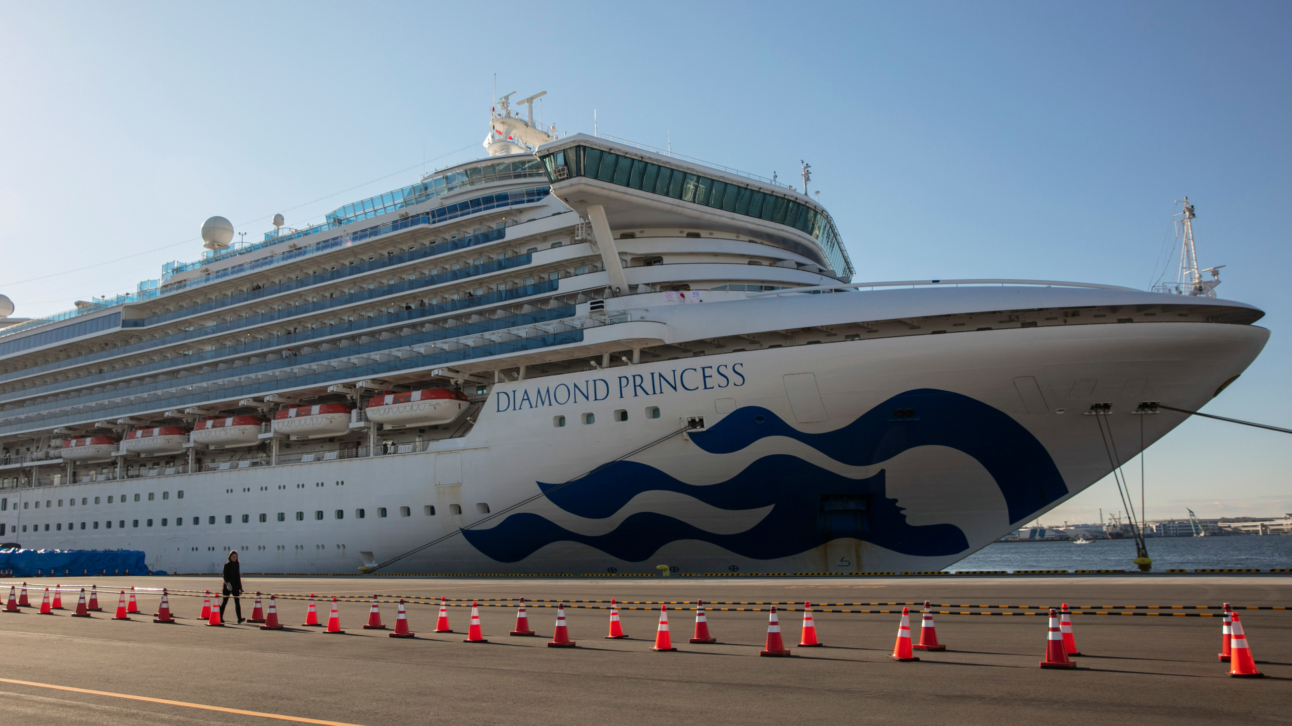 Al menos 42,000 trabajadores de cruceros siguen atrapados en el mar debido al coronavirus