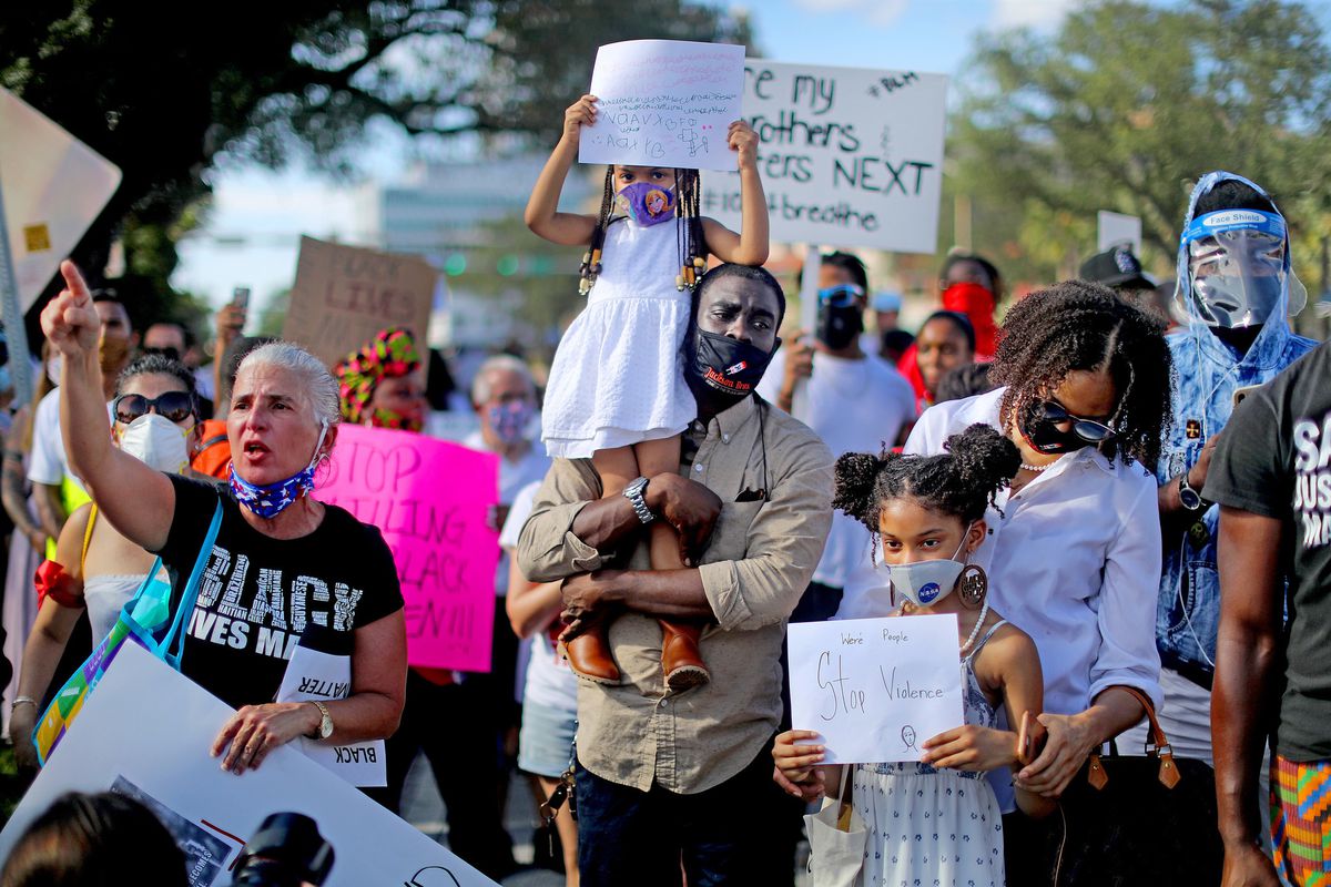 Protesta pacífica de Pembroke Pines se vuelve violenta