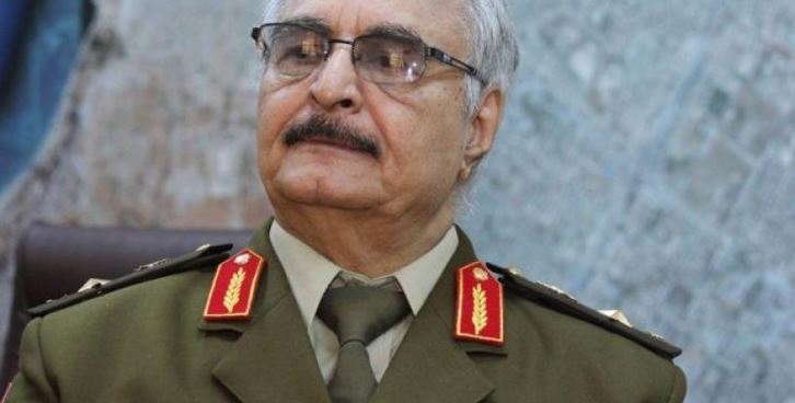 EEUU investiga esfuerzos de Khalifa Haftar para recaudar fondos a través de acuerdos petroleros con el chavismo