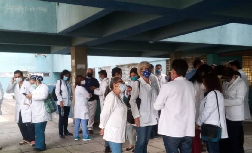 Médicos exigen prioridad para abastecerse de gasolina en Mérida este #23Jun