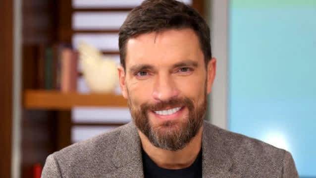 En compañía de una actriz venezolana: Julián Gil protagoniza un cortometraje que relata la historia de una familia en cuarentena