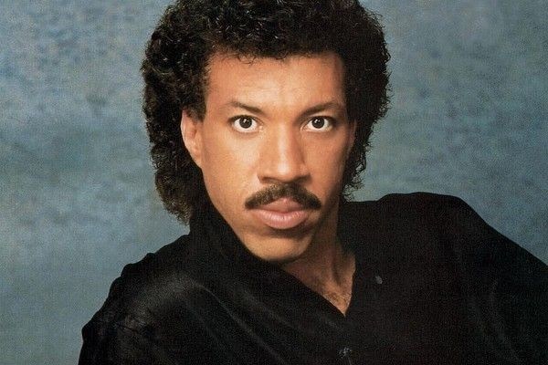 ¡No paran! Disney podría estar trabajando en una cinta musical inspirada en las canciones de Lionel Richie