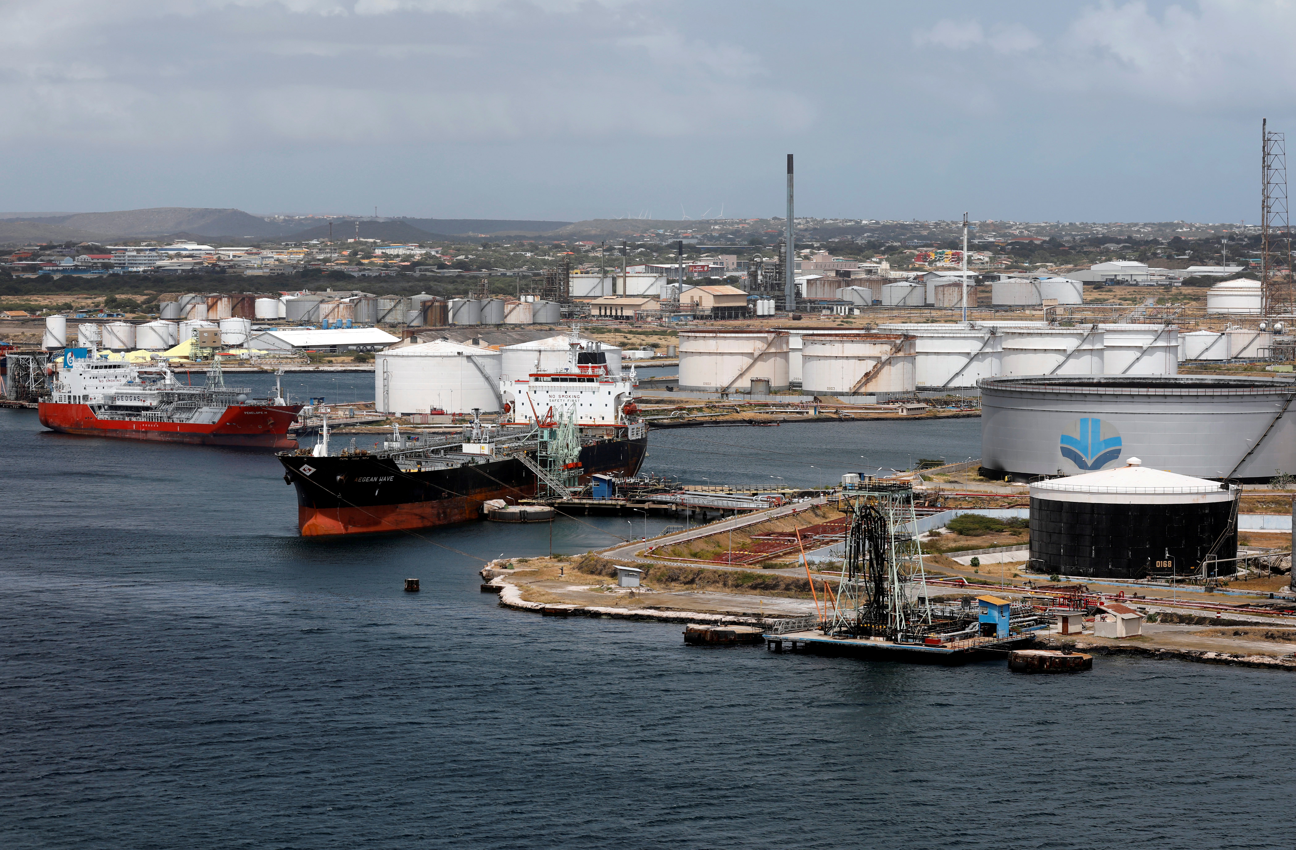 Curazao recibió tres ofertas para operar la refinería Isla tras salida de Pdvsa
