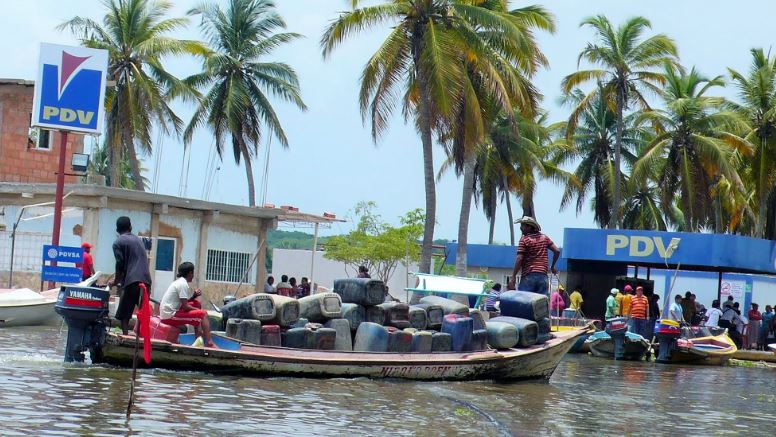 EN IMÁGENES: Así fue la arremetida de los esbirros del régimen a los pescadores en Zulia