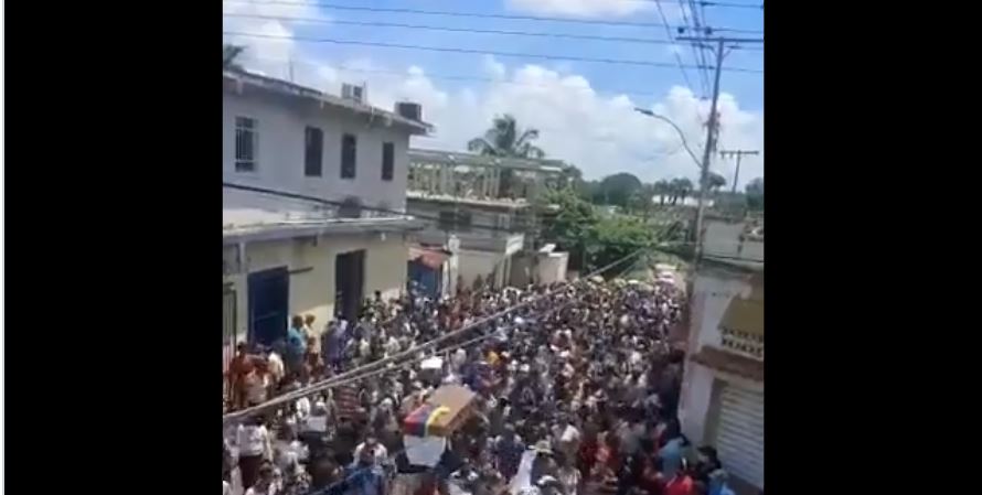 La indignación se hizo sentir en la despedida de Carlos Chaparro, víctima de la GNB en Anzoátegui (VIDEO)