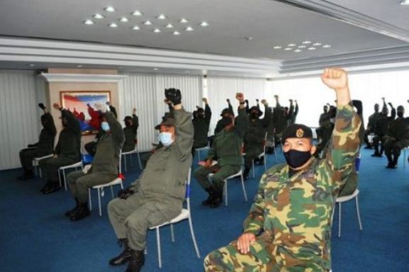 ¡Ah, ok! Régimen de Maduro prepara al Ejército para “combatir la guerra mediática” en las RRSS