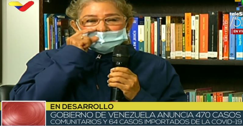 “Cilita” quiso invitarnos a prevenir el Covid-19 pero su escurridiza mascarilla no la dejó quieta (Video)