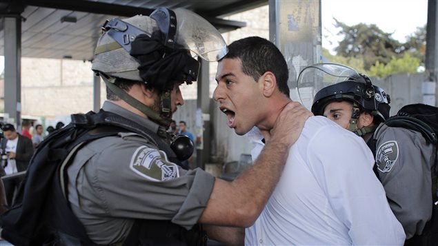 Un israelí muere en ataque con arma blanca cerca de Tel Aviv