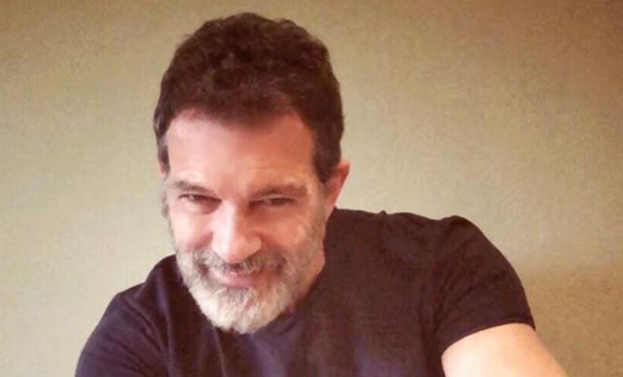 La inigualable foto con la que Antonio Banderas anunció su recuperación del Covid-19