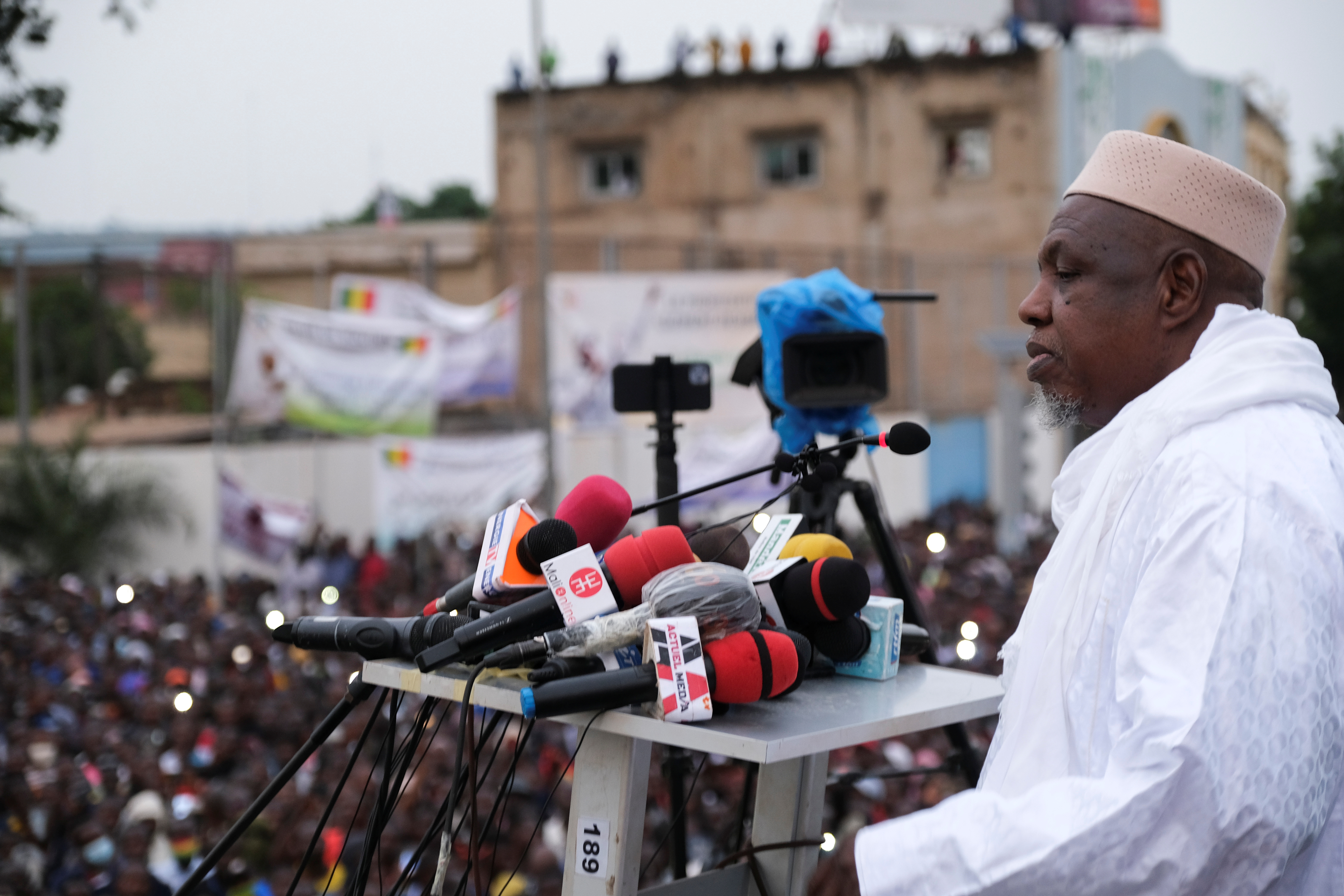 El líder de las protestas en Mali se retira ante la promesa de elecciones de los golpistas