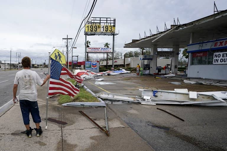 Al menos un muerto en EEUU, por el huracán Laura y los equipos de rescate buscan más víctimas en Louisiana y Texas