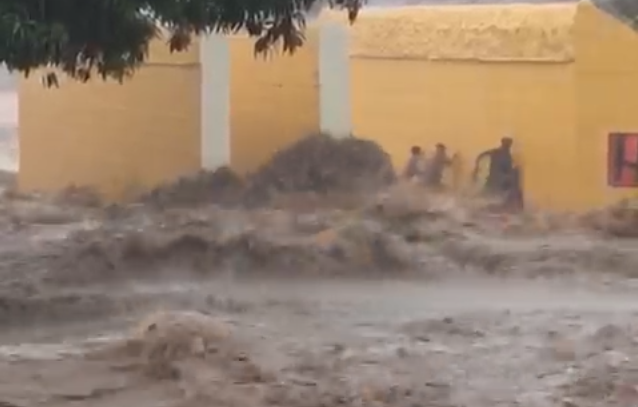 El aguacero se convirtió en ríos caudalosos que amenazan a los habitantes de Anzoátegui (VIDEOS)