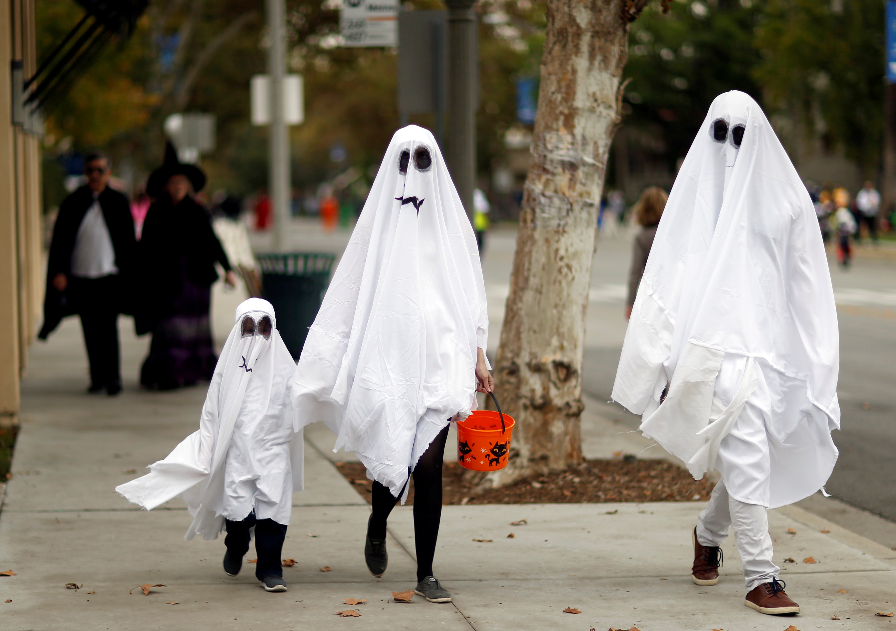 ¿Miedo al virus en este Halloween? Las empresas de dulces adaptan sus anuncios a la pandemia