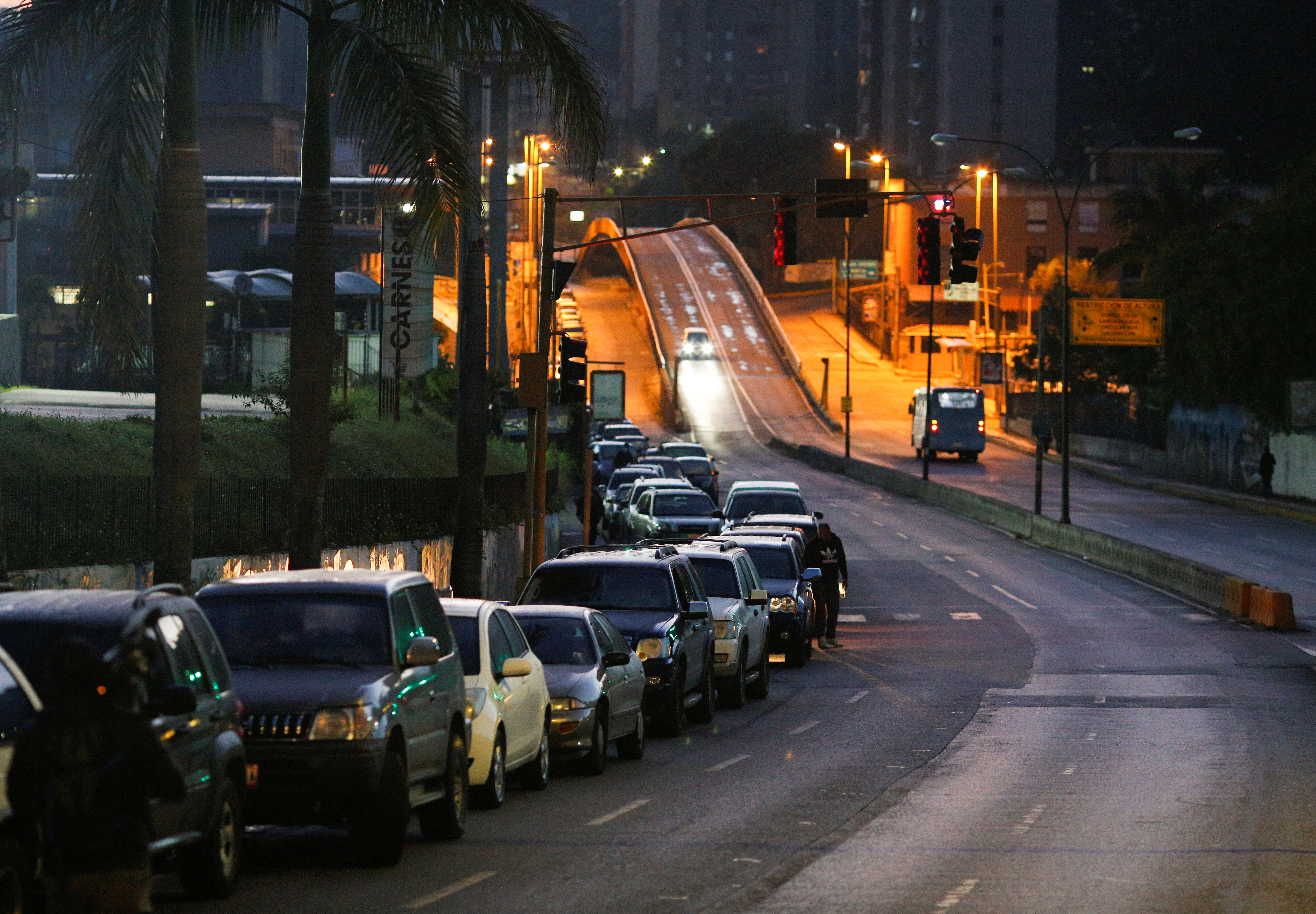 ¿Dos meses? Cuánto durará la gasolina iraní que volverá a distribuir el régimen de Maduro