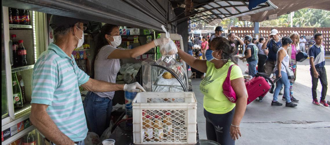 De transportista a vendedor informal de víveres en Táchira