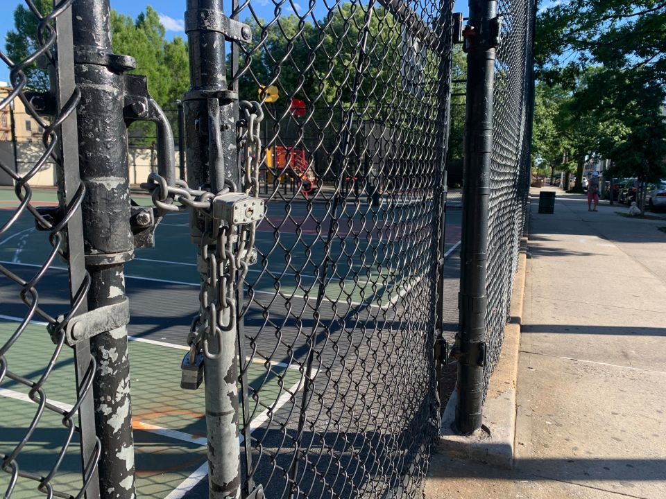 Niños se agredieron con trozos de vidrio durante una pelea en Nueva York