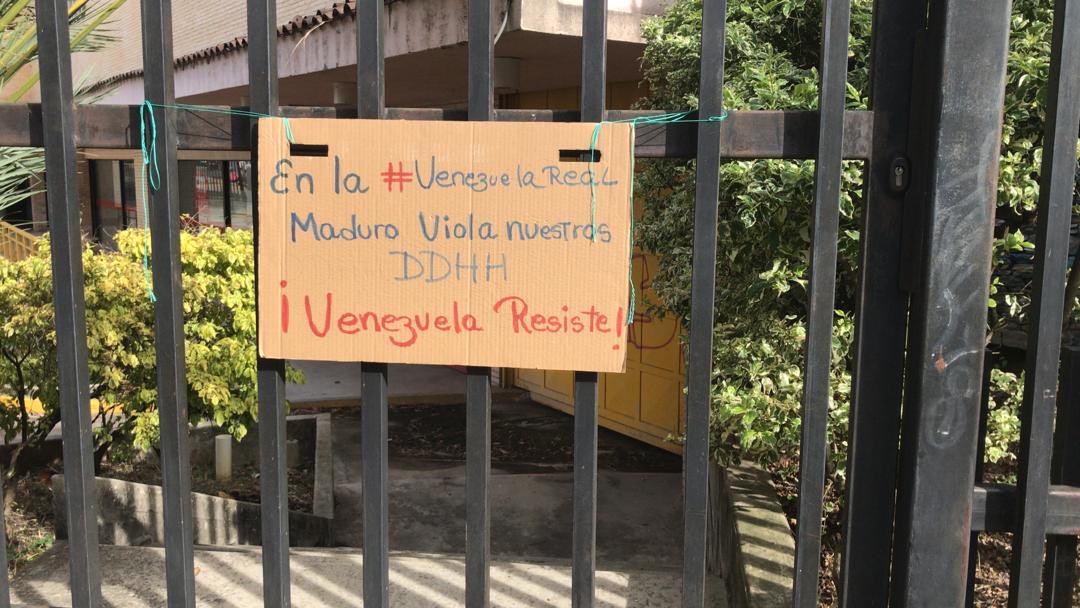 EN FOTOS: Las pancartas contra Maduro que aparecieron en varias zonas de El Hatillo este #28Sep