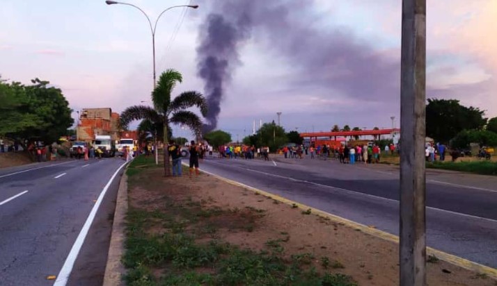 Protesta por gasolina en E/S en Puerto Cabello #30Sep (FOTOS)