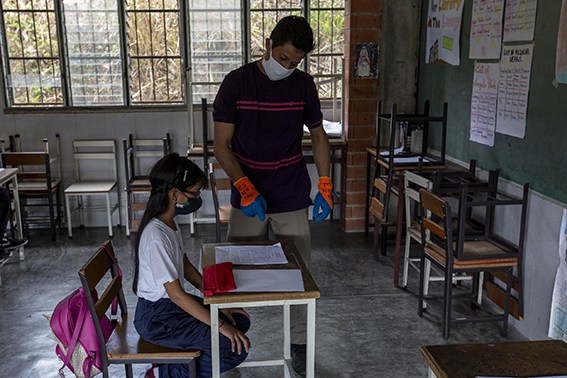 Educadores reiteran que no reanudarán clases en enero