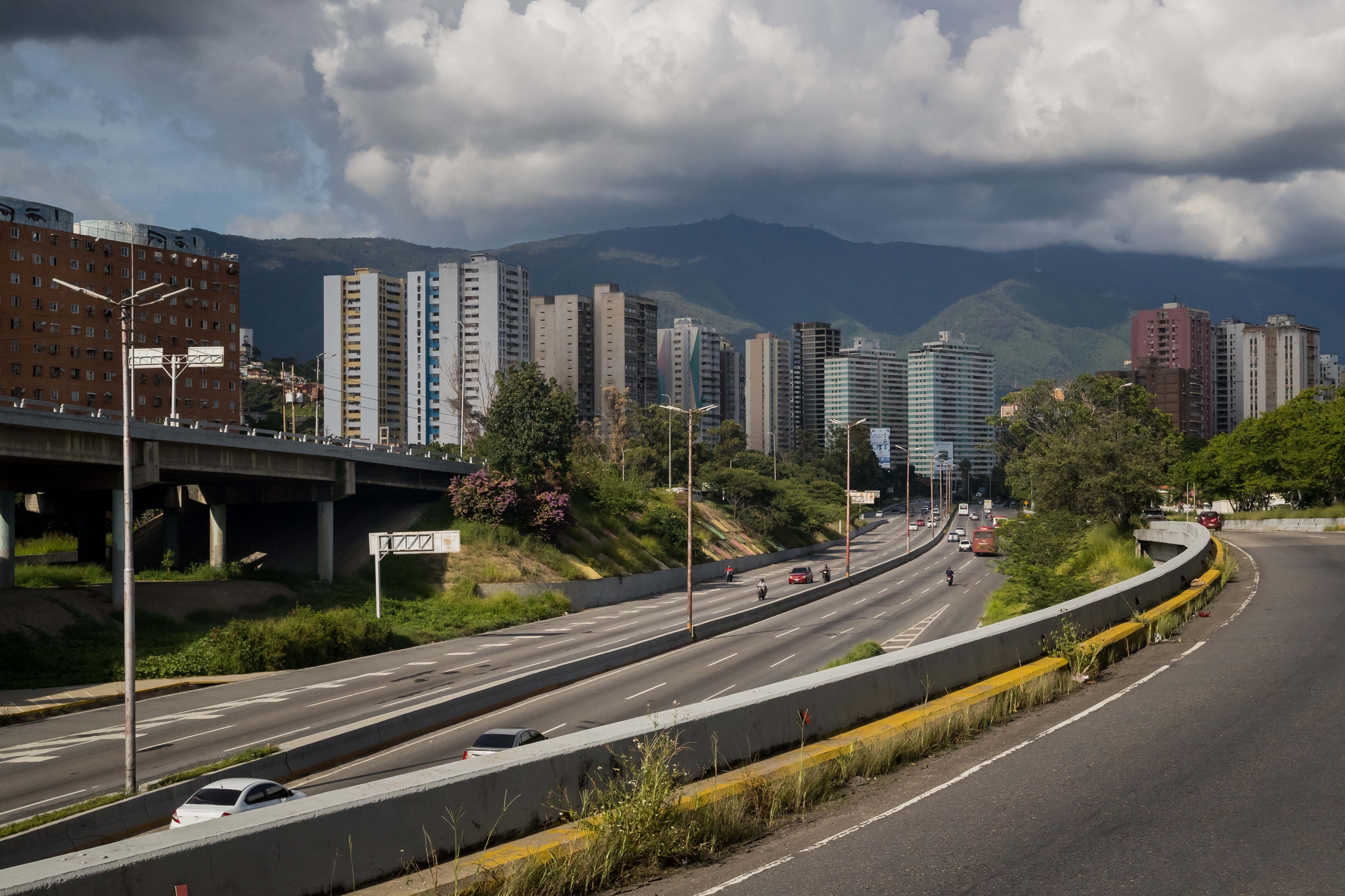 Hallaron el cadáver de un sargento de la Fanb en la autopista Francisco Fajardo este #12Jun