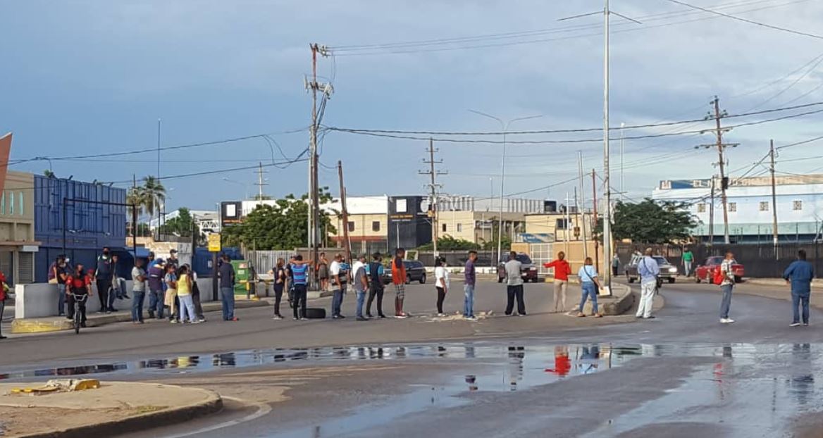 “La necesitamos para ir a las diálisis”: Pacientes renales protestaron por falta de gasolina en Zulia #3Sep (FOTOS)