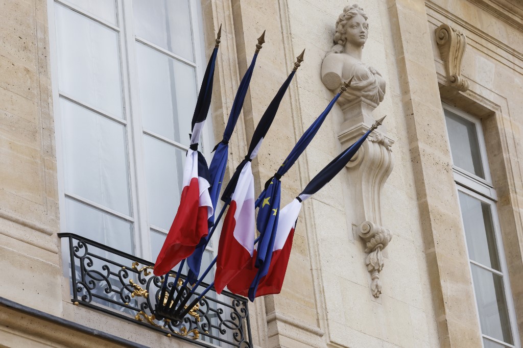 Francia rinde homenaje nacional al profesor decapitado
