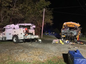 Al menos dos muertos y siete heridos tras accidente de autobús escolar en Tennessee