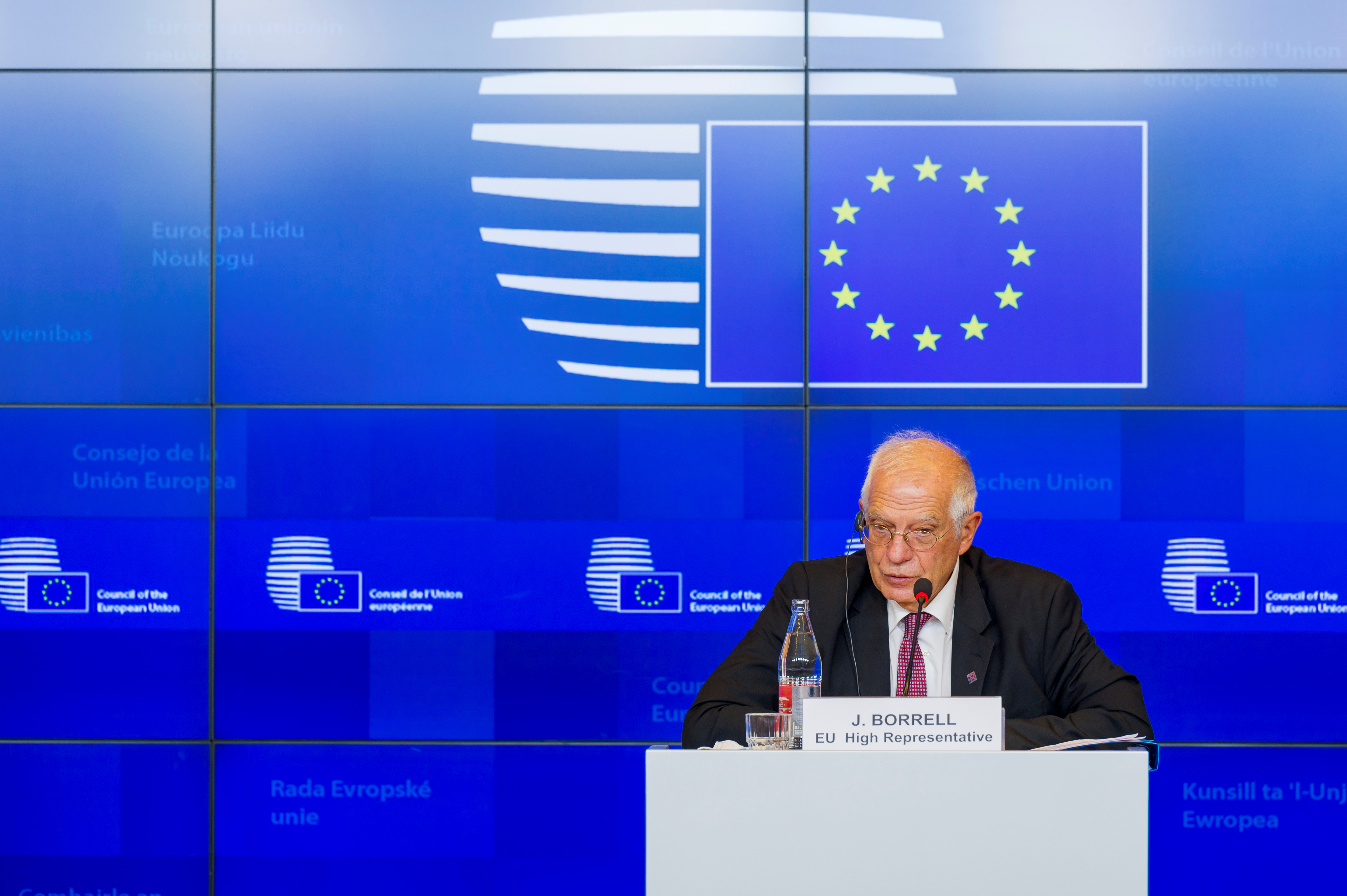 La UE insta a Josep Borrell a continuar “facilitando el diálogo” en Venezuela