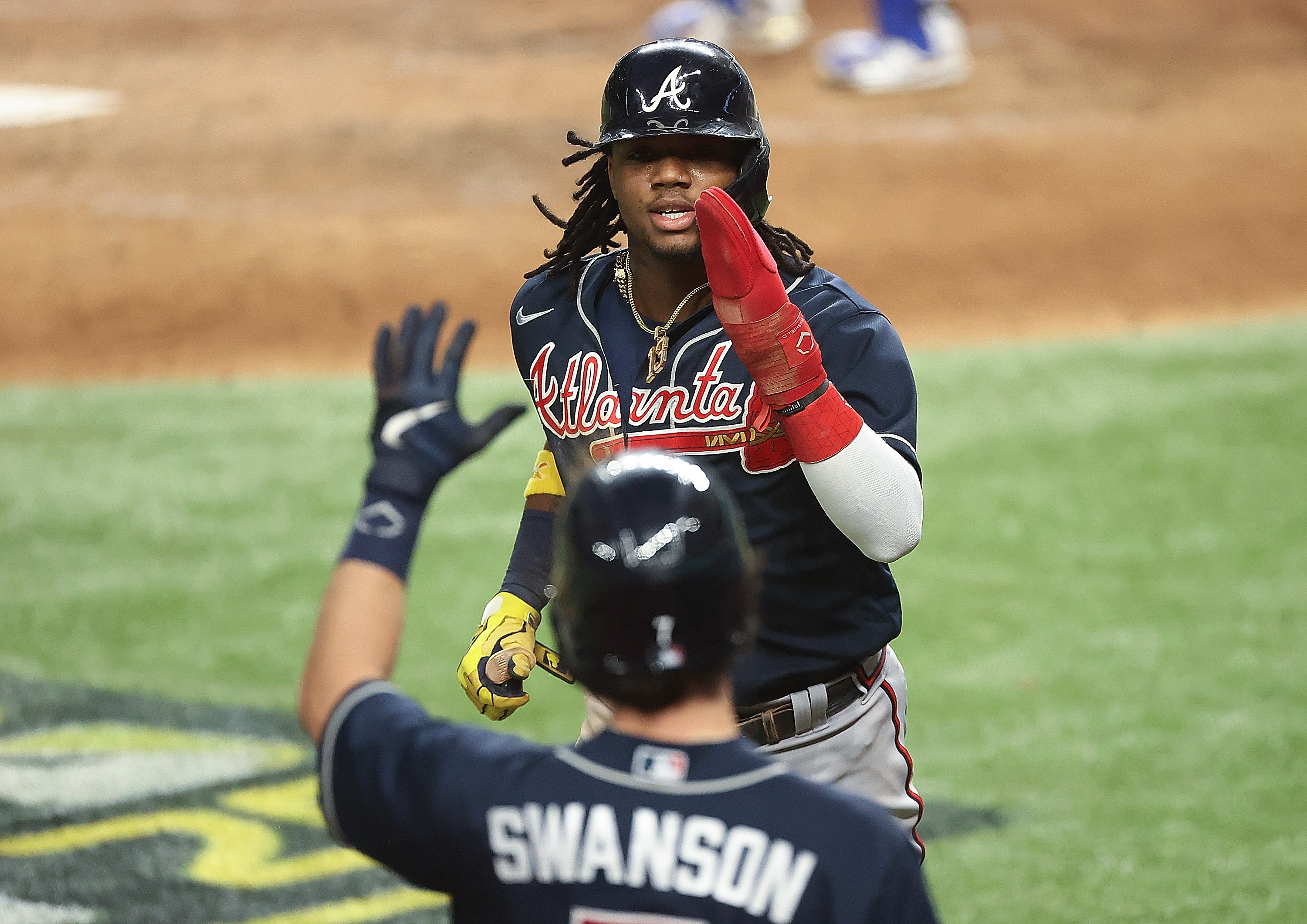 Ronald Acuña Jr. aportó dos carreras en sufrida victoria de Bravos sobre Dodgers