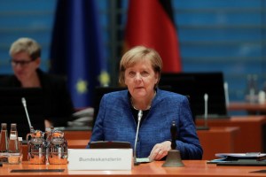 Merkel quiere cerrar bares, gimnasios y restaurantes para frenar el virus