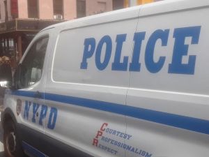 Policía fuera de servicio controló balacera mientras hacía compras en Queens