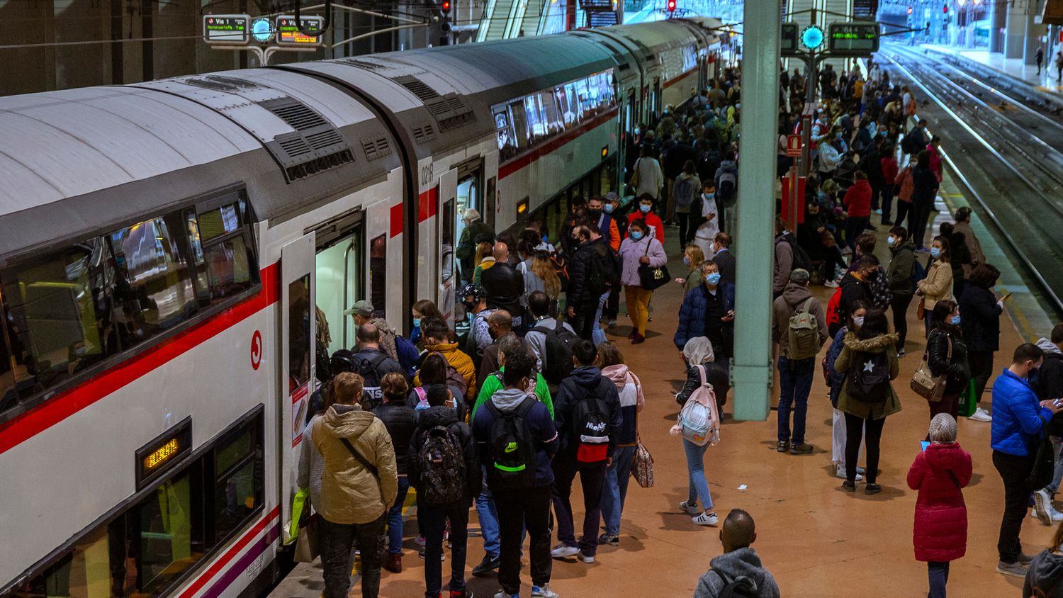 El País: Más de 5,2 millones de españoles sufren ya restricciones de movilidad